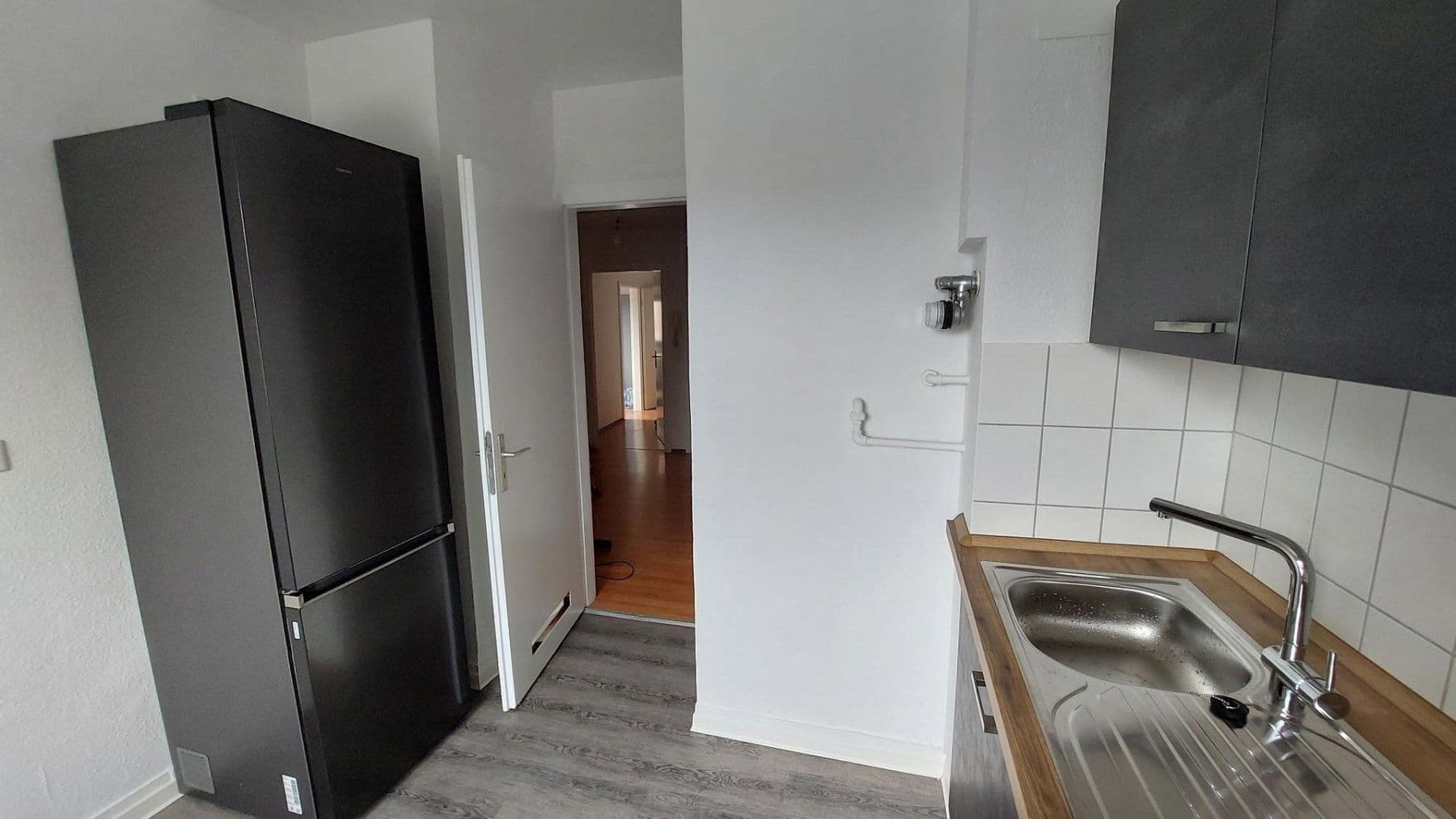 Prenájom bytu 4-izbový 74 m², Emser Strasse 40, Frankfurt, Hesensko Prenájom bytu 4-izbový 74 m², Emser Strasse 40, Frankfurt, Hesensko
