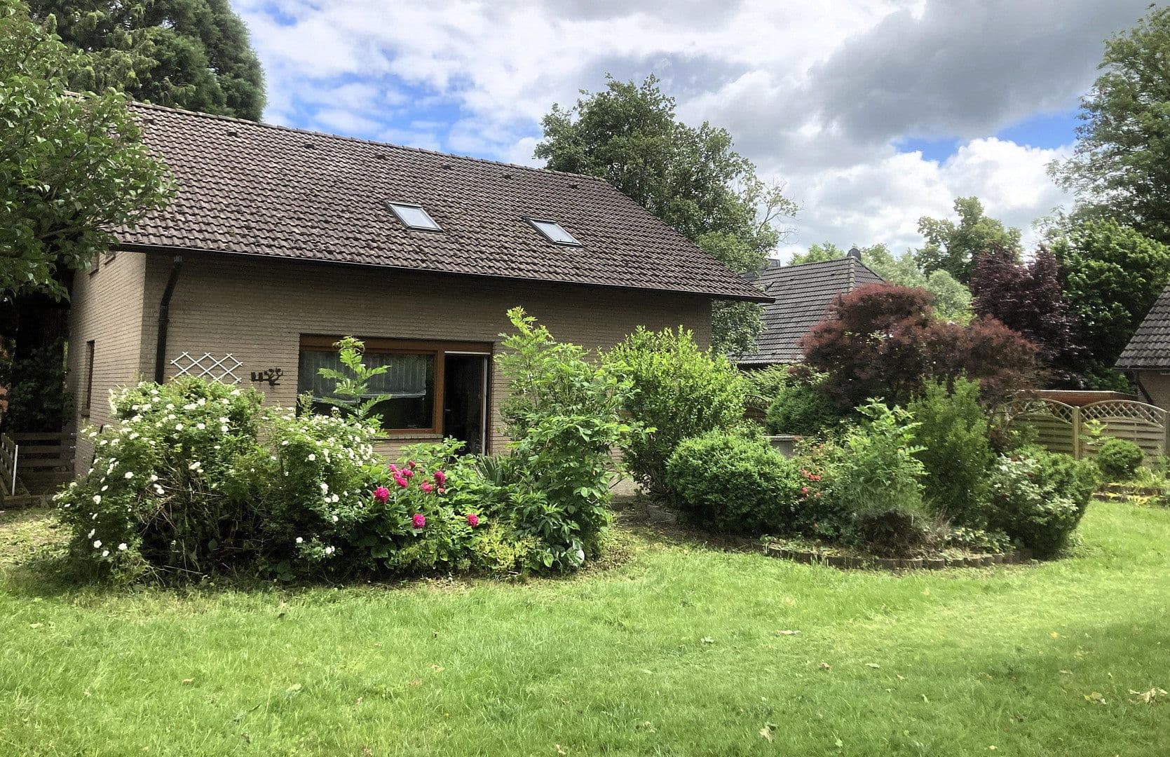 Predaj domu 156 m², pozemek 1.057 m², Lehre, Dolné Sasko Predaj domu 156 m², pozemek 1.057 m², Lehre, Dolné Sasko