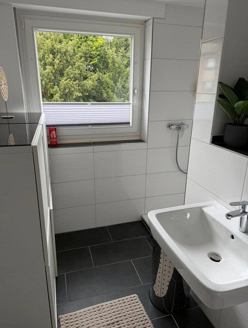 Prenájom bytu 3-izbový 81 m², Krefeld, Severné Porýnie - Westfálsko Prenájom bytu 3-izbový 81 m², Krefeld, Severné Porýnie - Westfálsko