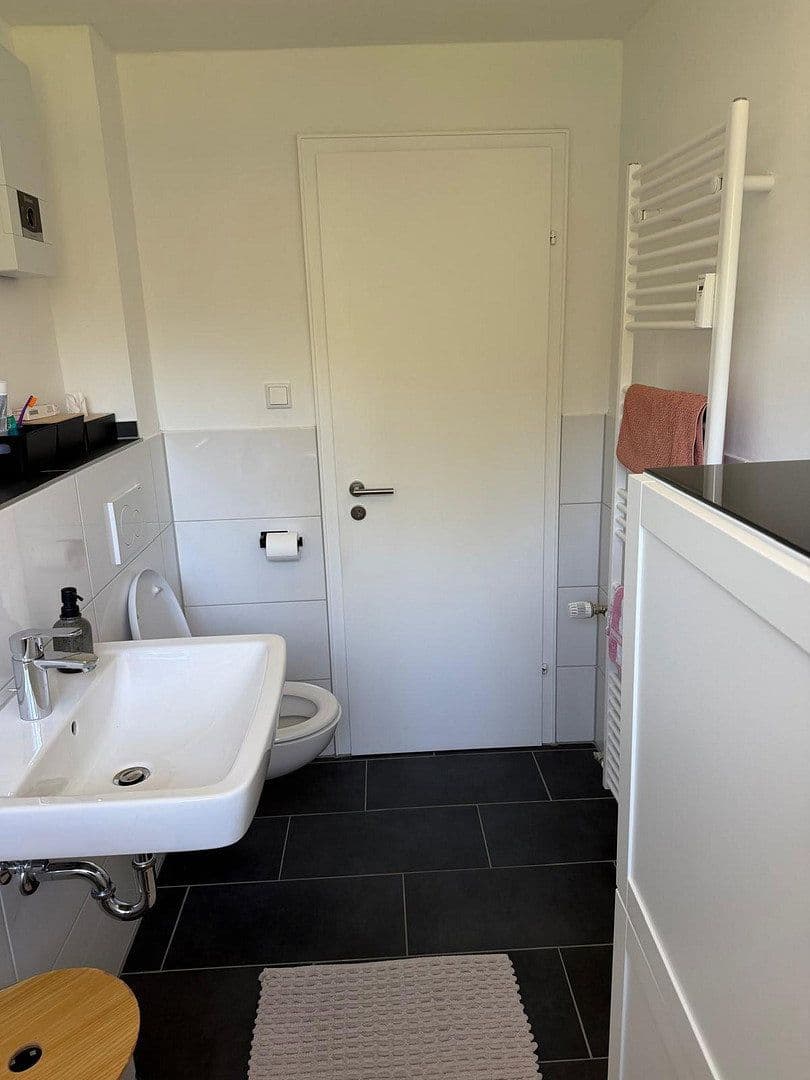 Prenájom bytu 3-izbový 81 m², Krefeld, Severné Porýnie - Westfálsko Prenájom bytu 3-izbový 81 m², Krefeld, Severné Porýnie - Westfálsko