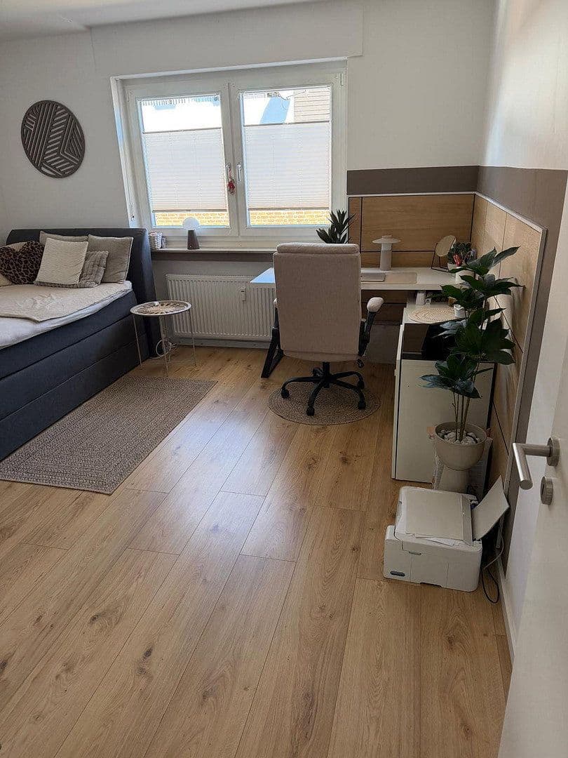 Prenájom bytu 3-izbový 81 m², Krefeld, Severné Porýnie - Westfálsko Prenájom bytu 3-izbový 81 m², Krefeld, Severné Porýnie - Westfálsko