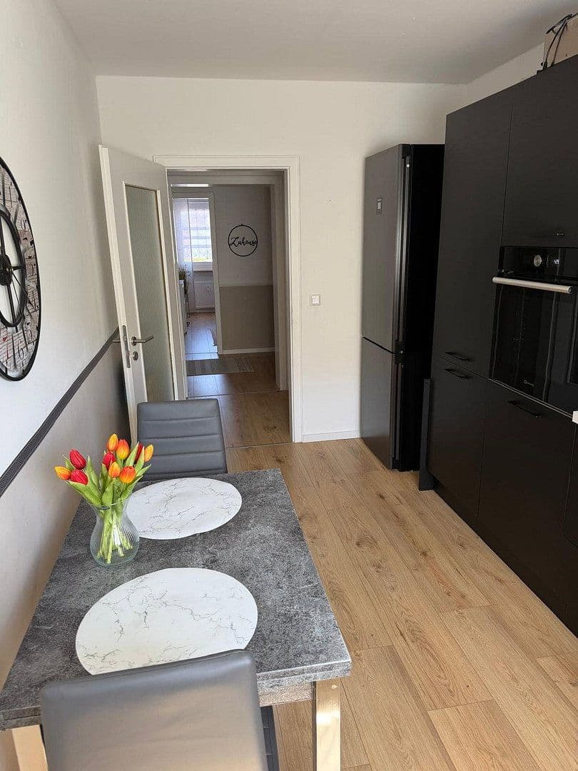 Prenájom bytu 3-izbový 81 m², Krefeld, Severné Porýnie - Westfálsko Prenájom bytu 3-izbový 81 m², Krefeld, Severné Porýnie - Westfálsko