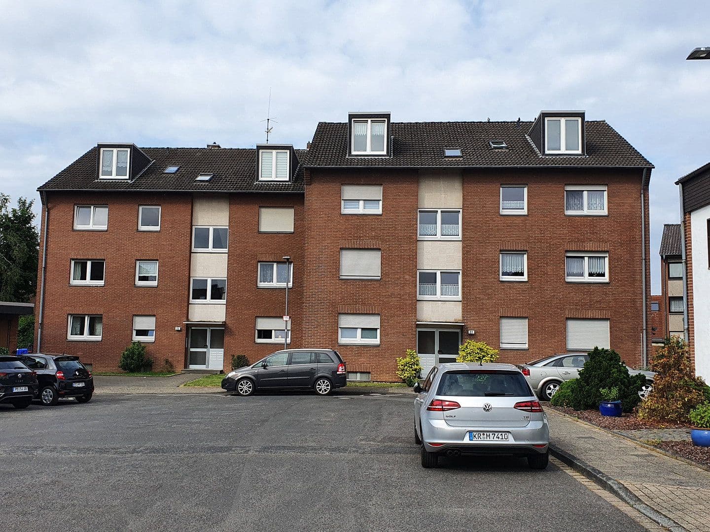 Prenájom bytu 3-izbový 81 m², Krefeld, Severné Porýnie - Westfálsko Prenájom bytu 3-izbový 81 m², Krefeld, Severné Porýnie - Westfálsko