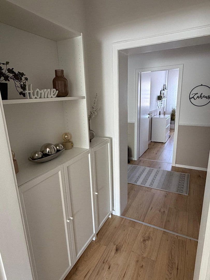 Prenájom bytu 3-izbový 81 m², Krefeld, Severné Porýnie - Westfálsko Prenájom bytu 3-izbový 81 m², Krefeld, Severné Porýnie - Westfálsko