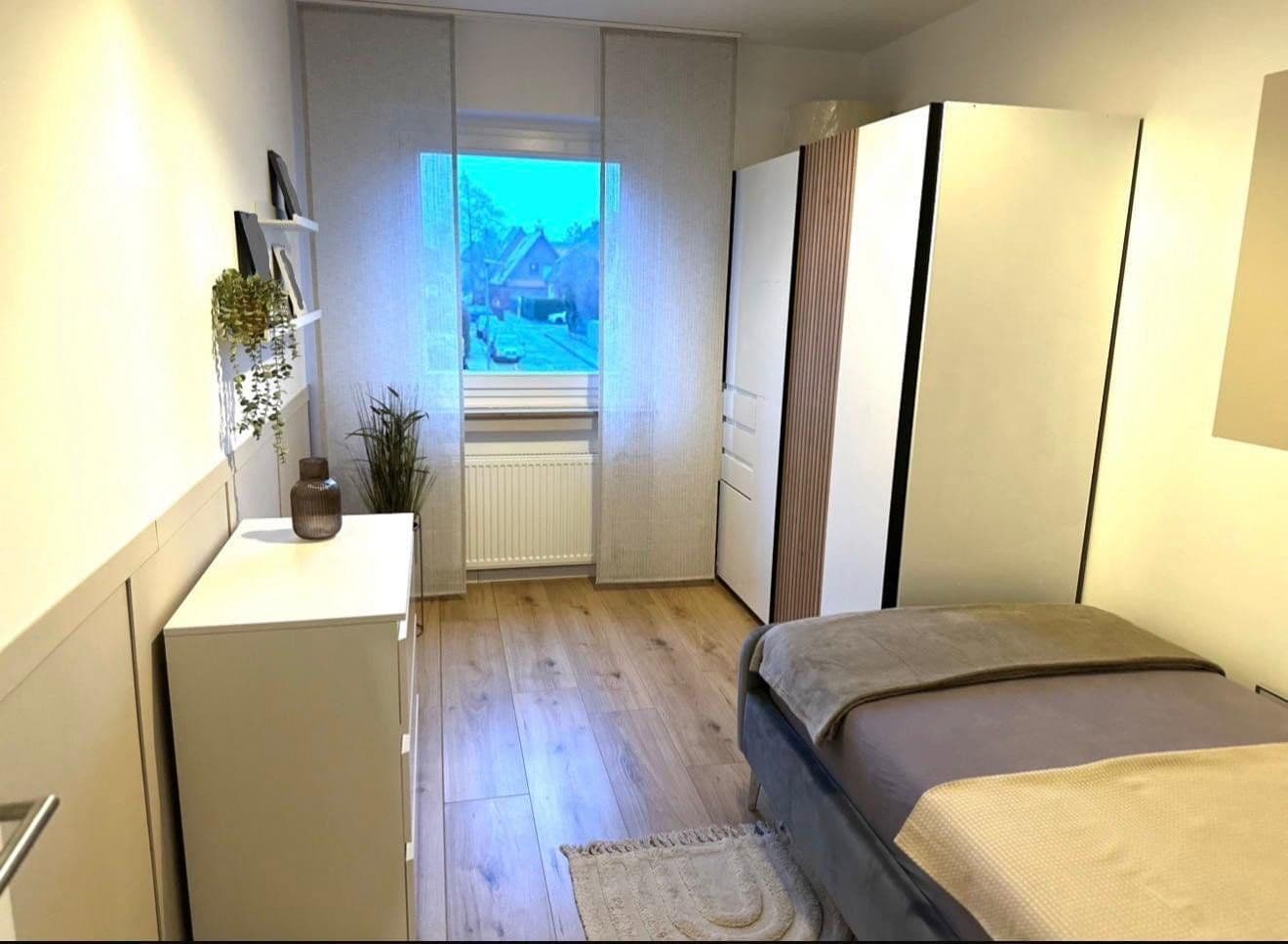 Prenájom bytu 3-izbový 81 m², Krefeld, Severné Porýnie - Westfálsko Prenájom bytu 3-izbový 81 m², Krefeld, Severné Porýnie - Westfálsko