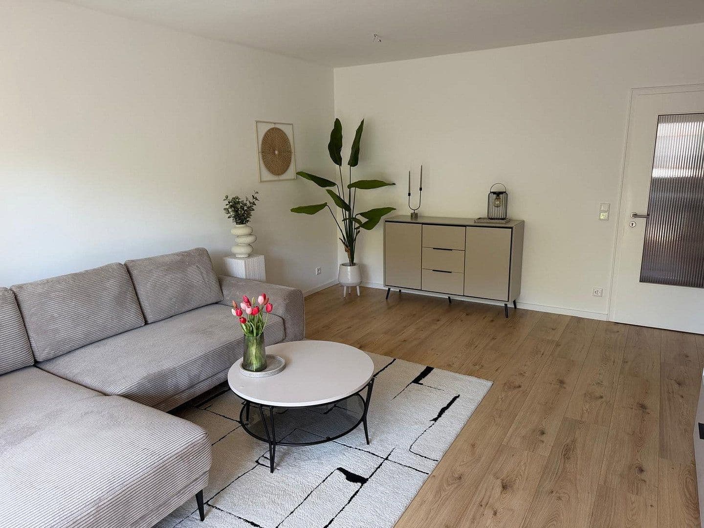 Prenájom bytu 3-izbový 81 m², Krefeld, Severné Porýnie - Westfálsko Prenájom bytu 3-izbový 81 m², Krefeld, Severné Porýnie - Westfálsko