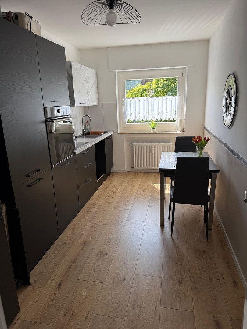 Prenájom bytu 3-izbový 81 m², Krefeld, Severné Porýnie - Westfálsko Prenájom bytu 3-izbový 81 m², Krefeld, Severné Porýnie - Westfálsko