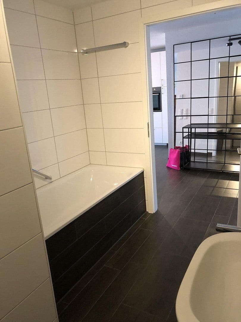 Prenájom bytu 3-izbový 89 m², Sindelfingen, Bádensko-Wurttembersko Prenájom bytu 3-izbový 89 m², Sindelfingen, Bádensko-Wurttembersko