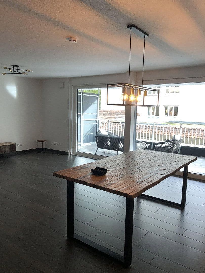 Prenájom bytu 3-izbový 89 m², Sindelfingen, Bádensko-Wurttembersko Prenájom bytu 3-izbový 89 m², Sindelfingen, Bádensko-Wurttembersko