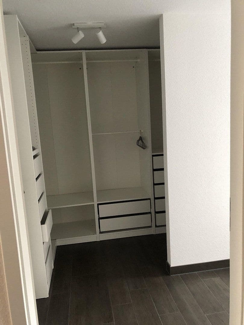 Prenájom bytu 3-izbový 89 m², Sindelfingen, Bádensko-Wurttembersko Prenájom bytu 3-izbový 89 m², Sindelfingen, Bádensko-Wurttembersko