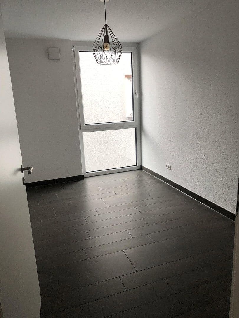 Prenájom bytu 3-izbový 89 m², Sindelfingen, Bádensko-Wurttembersko Prenájom bytu 3-izbový 89 m², Sindelfingen, Bádensko-Wurttembersko