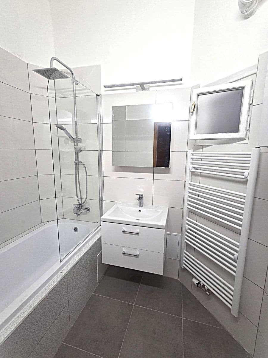 Prenájom bytu 100 m², U Havlíčkových sadů, Praha, Praha Prenájom bytu 100 m², U Havlíčkových sadů, Praha, Praha
