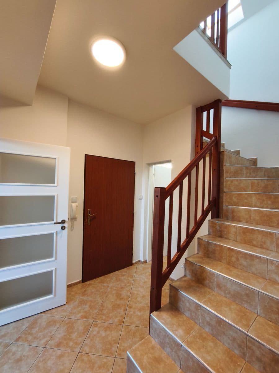 Prenájom bytu 4-izbový 106 m², Boleslavská, Sobotka, Královéhradecký kraj Prenájom bytu 4-izbový 106 m², Boleslavská, Sobotka, Královéhradecký kraj