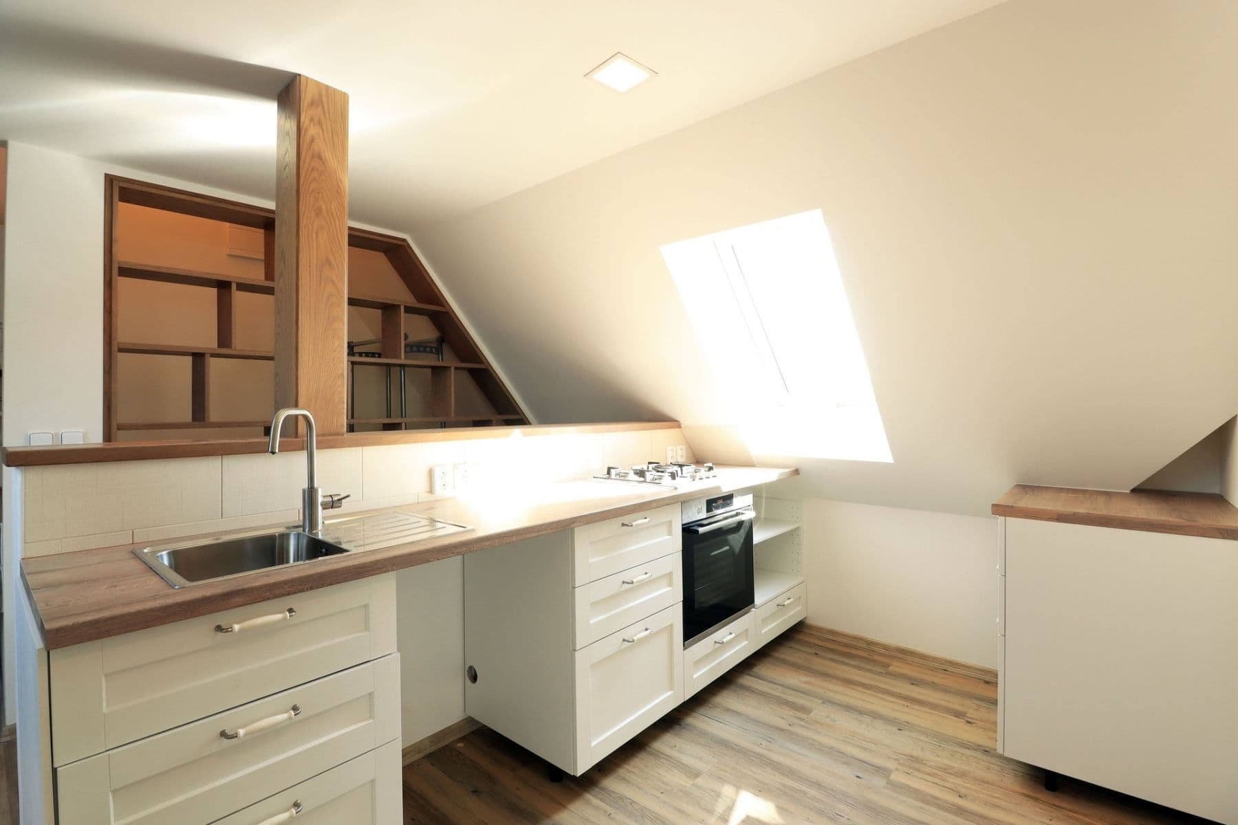 Prenájom bytu 2-izbový 65 m², Chýňská, Praha, Praha Prenájom bytu 2-izbový 65 m², Chýňská, Praha, Praha