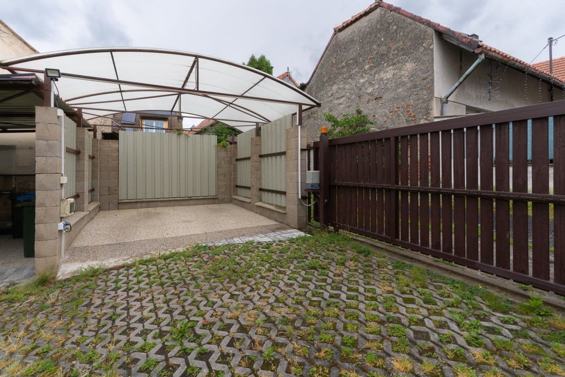 Prenájom domu 123 m², pozemok 1.700 m², Hradešín, Středočeský kraj Prenájom domu 123 m², pozemok 1.700 m², Hradešín, Středočeský kraj