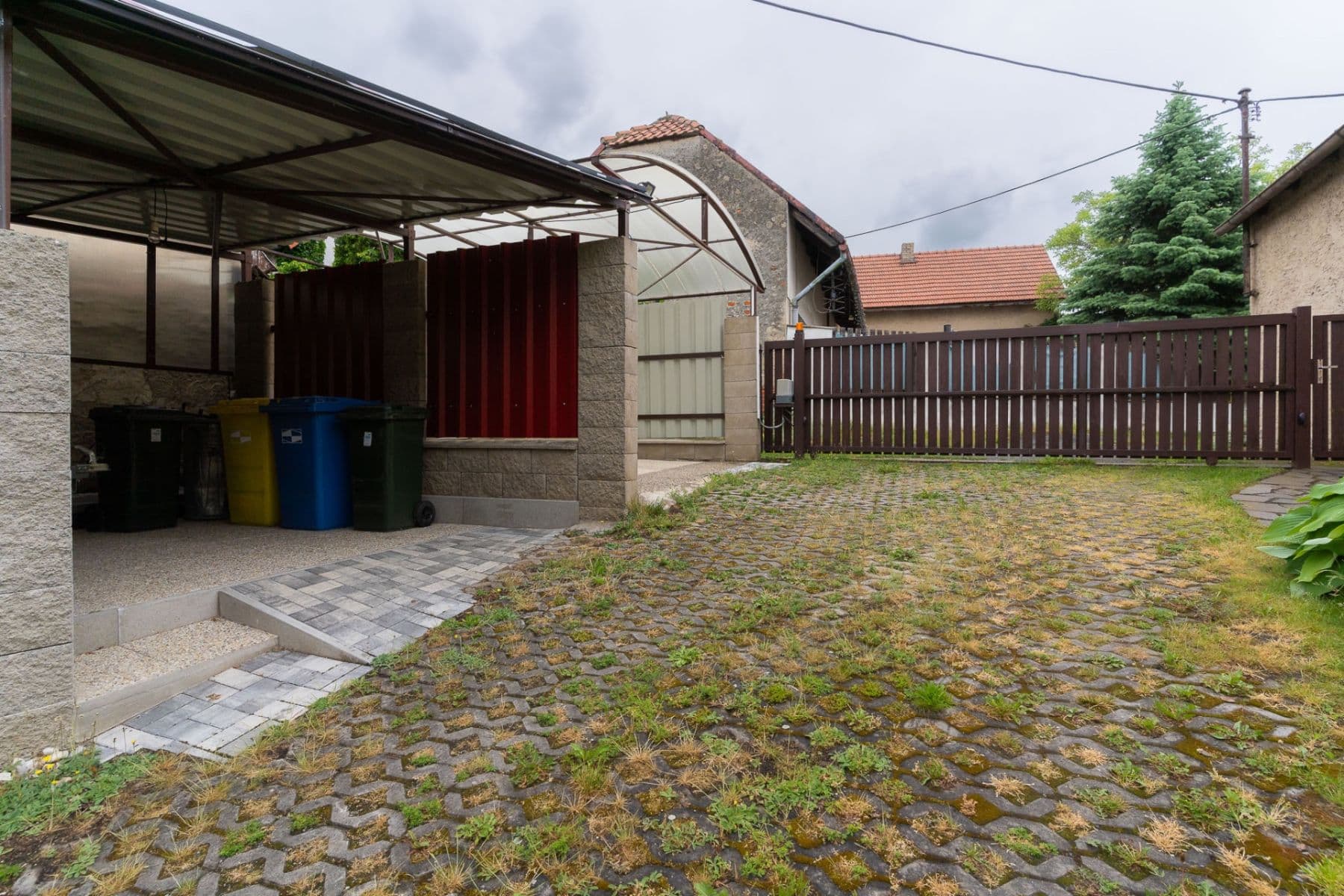 Prenájom domu 123 m², pozemok 1.700 m², Hradešín, Středočeský kraj Prenájom domu 123 m², pozemok 1.700 m², Hradešín, Středočeský kraj
