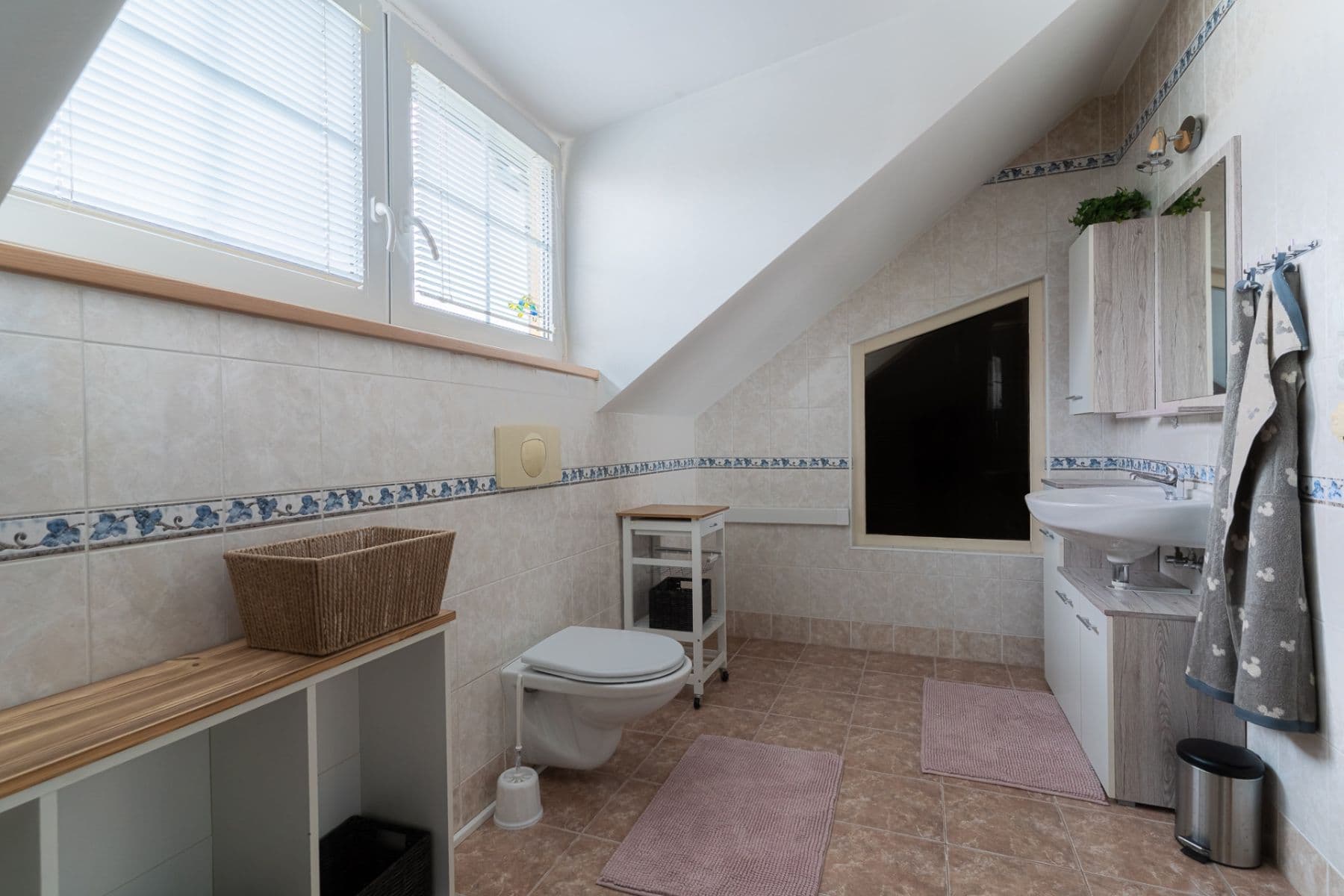 Prenájom domu 123 m², pozemok 1.700 m², Hradešín, Středočeský kraj Prenájom domu 123 m², pozemok 1.700 m², Hradešín, Středočeský kraj