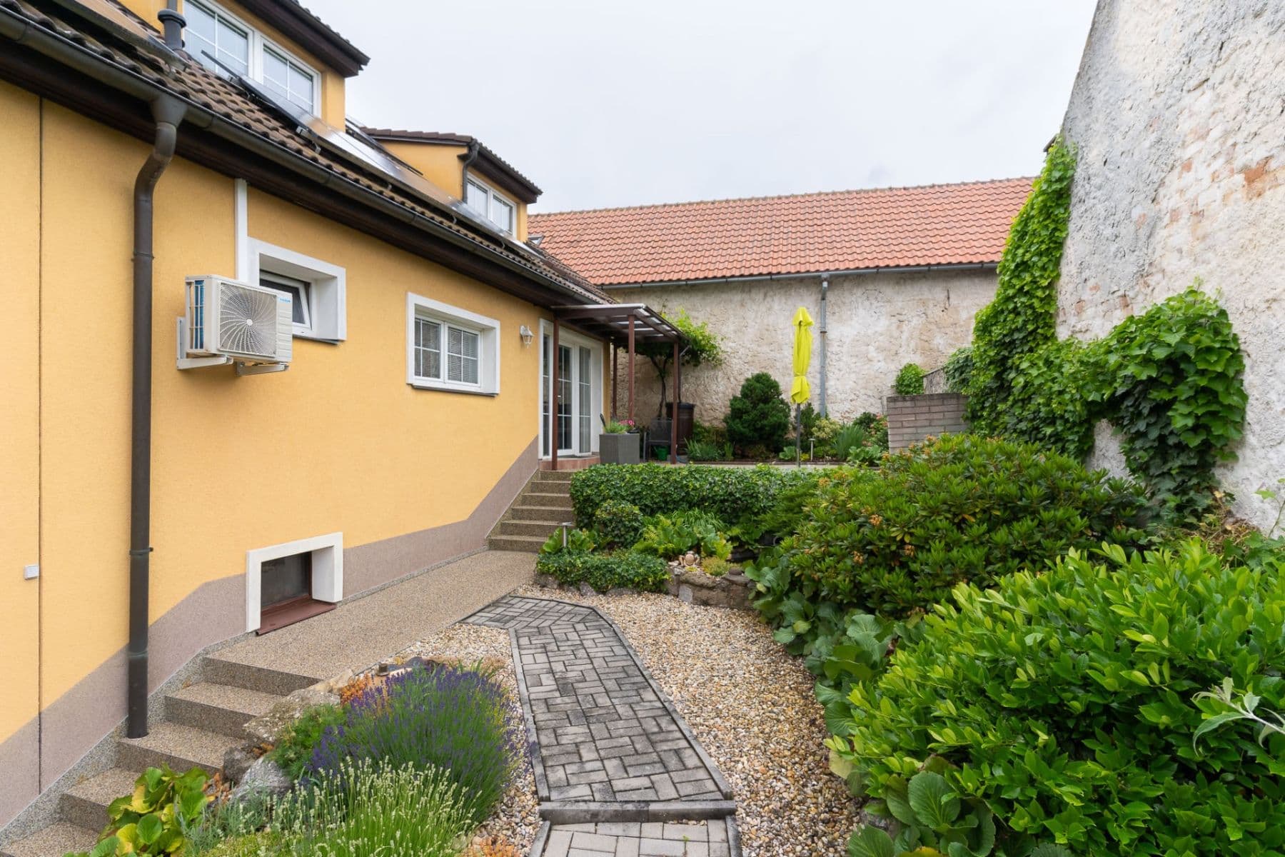 Prenájom domu 123 m², pozemok 1.700 m², Hradešín, Středočeský kraj Prenájom domu 123 m², pozemok 1.700 m², Hradešín, Středočeský kraj