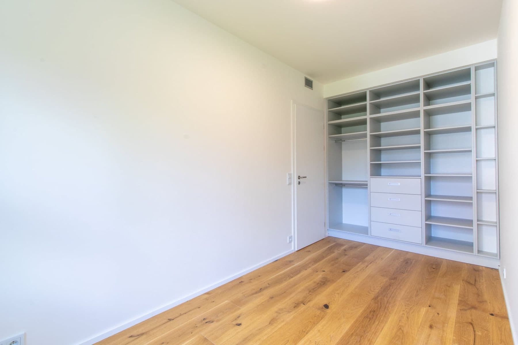 Prenájom bytu 3-izbový 82 m², U Komína, Praha, Praha Prenájom bytu 3-izbový 82 m², U Komína, Praha, Praha