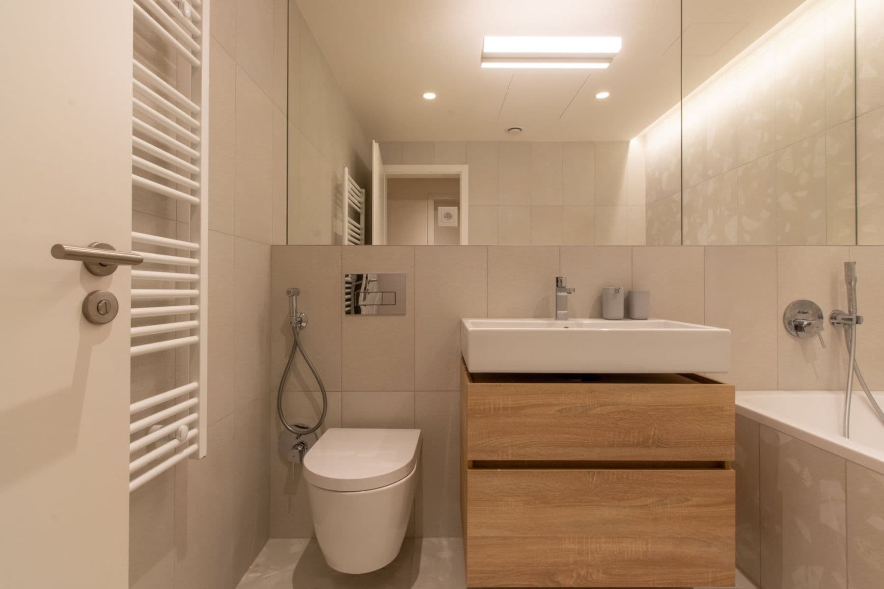 Prenájom bytu 3-izbový 82 m², U Komína, Praha, Praha Prenájom bytu 3-izbový 82 m², U Komína, Praha, Praha