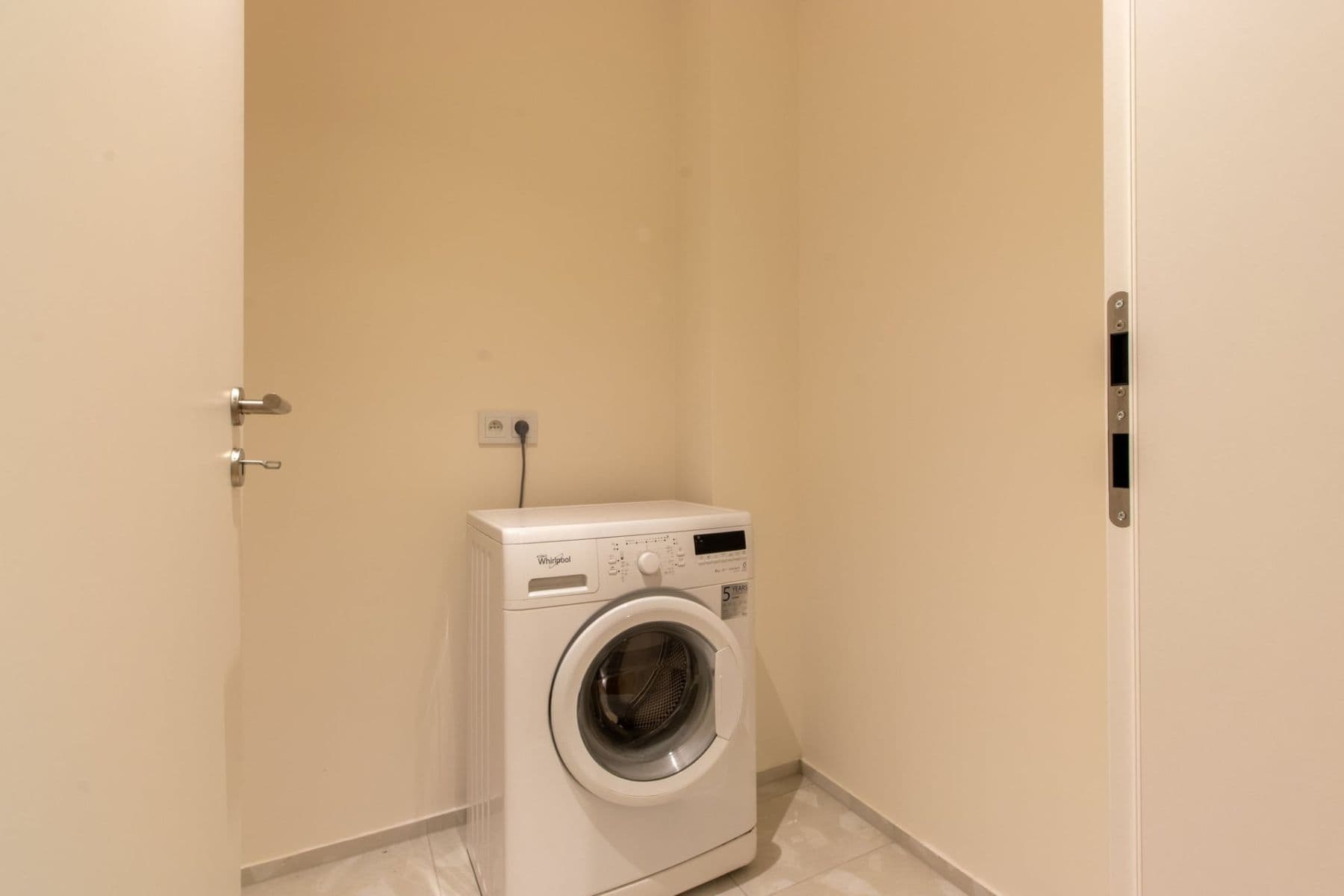 Prenájom bytu 3-izbový 82 m², U Komína, Praha, Praha Prenájom bytu 3-izbový 82 m², U Komína, Praha, Praha