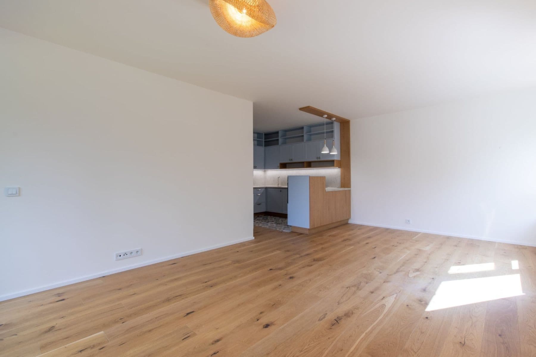Prenájom bytu 3-izbový 82 m², U Komína, Praha, Praha Prenájom bytu 3-izbový 82 m², U Komína, Praha, Praha