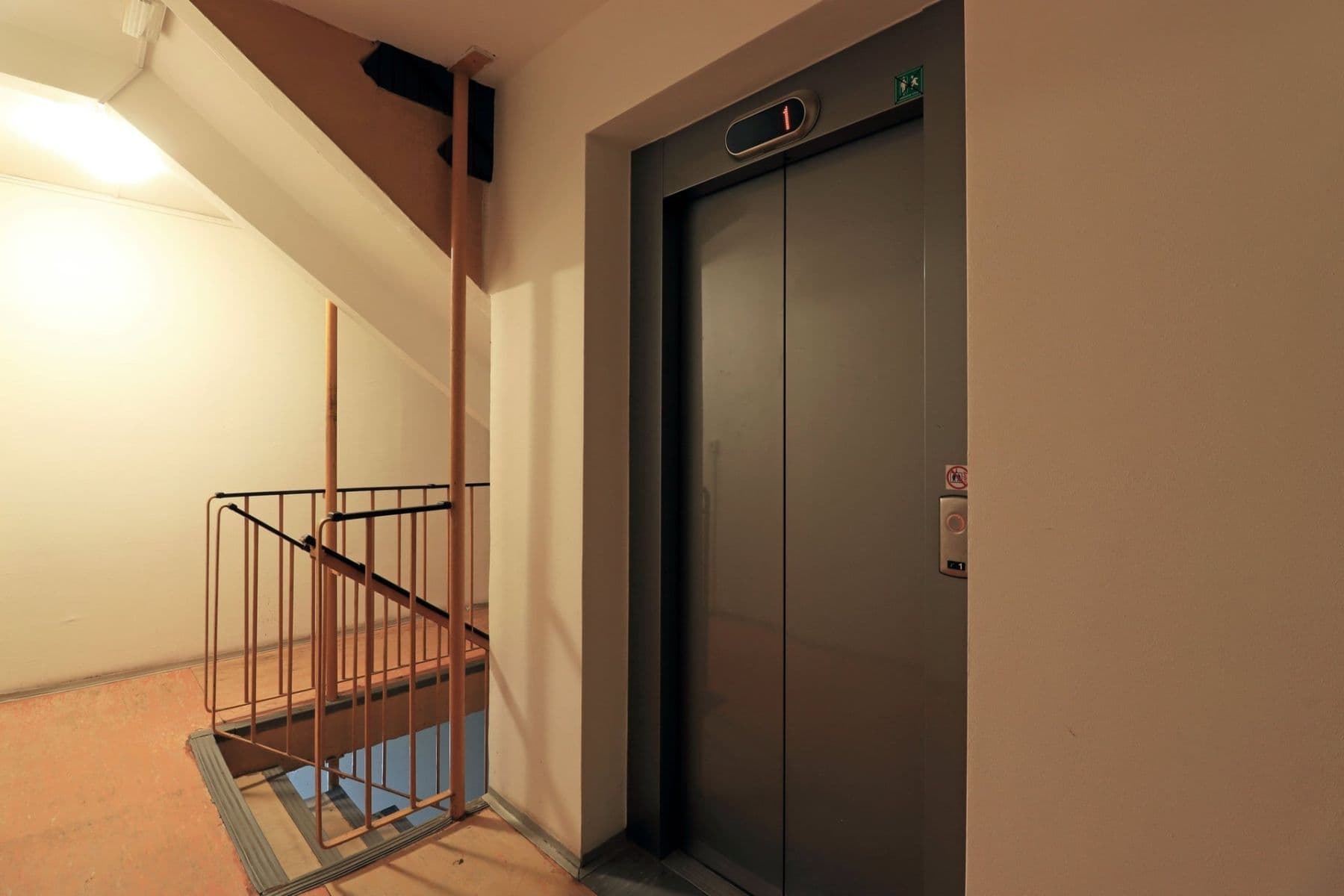 Prenájom bytu 3-izbový 66 m², Petýrkova, Praha, Praha Prenájom bytu 3-izbový 66 m², Petýrkova, Praha, Praha