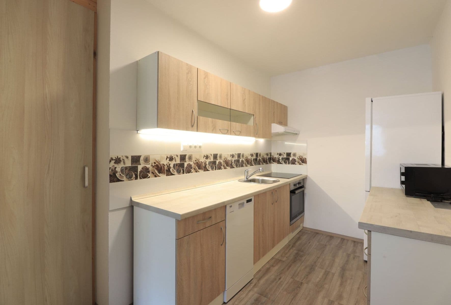 Prenájom bytu 3-izbový 66 m², Petýrkova, Praha, Praha Prenájom bytu 3-izbový 66 m², Petýrkova, Praha, Praha