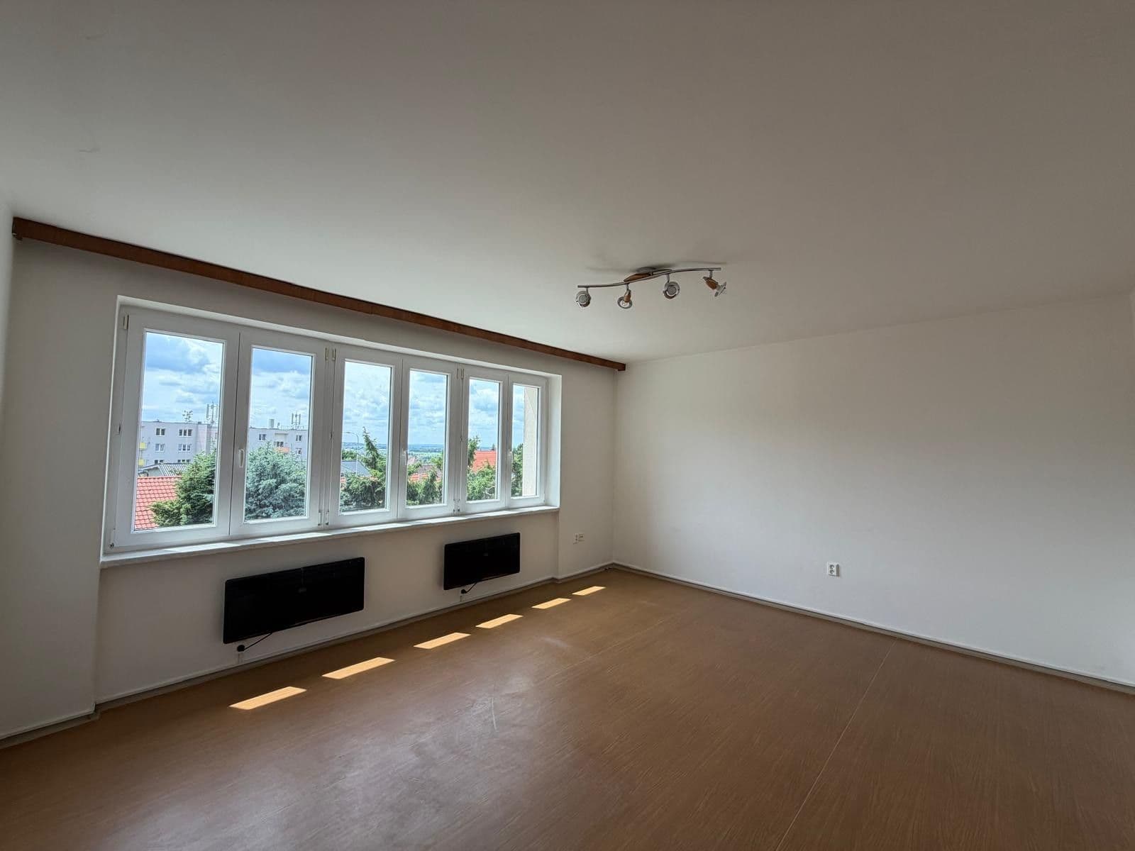Prenájom bytu 3-izbový 65 m², Horova, Říčany, Středočeský kraj Prenájom bytu 3-izbový 65 m², Horova, Říčany, Středočeský kraj