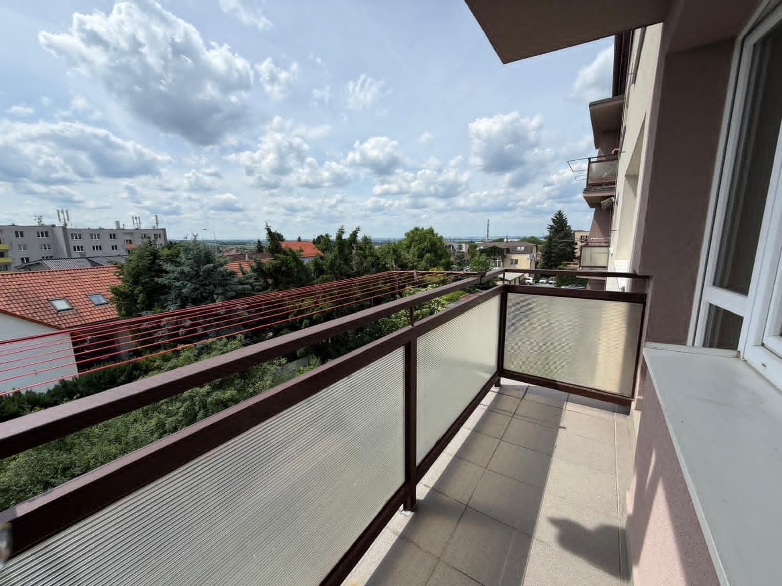 Prenájom bytu 3-izbový 65 m², Horova, Říčany, Středočeský kraj Prenájom bytu 3-izbový 65 m², Horova, Říčany, Středočeský kraj