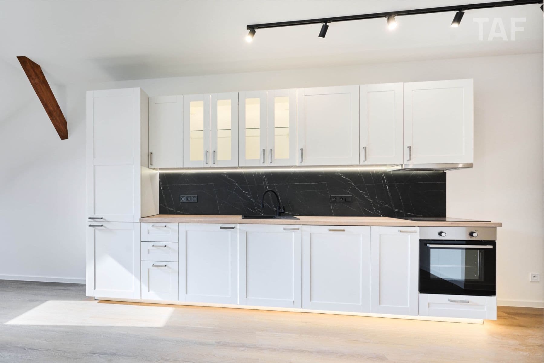 Predaj bytu 3-izbový 81 m², Plzeňská, Praha, Praha Predaj bytu 3-izbový 81 m², Plzeňská, Praha, Praha