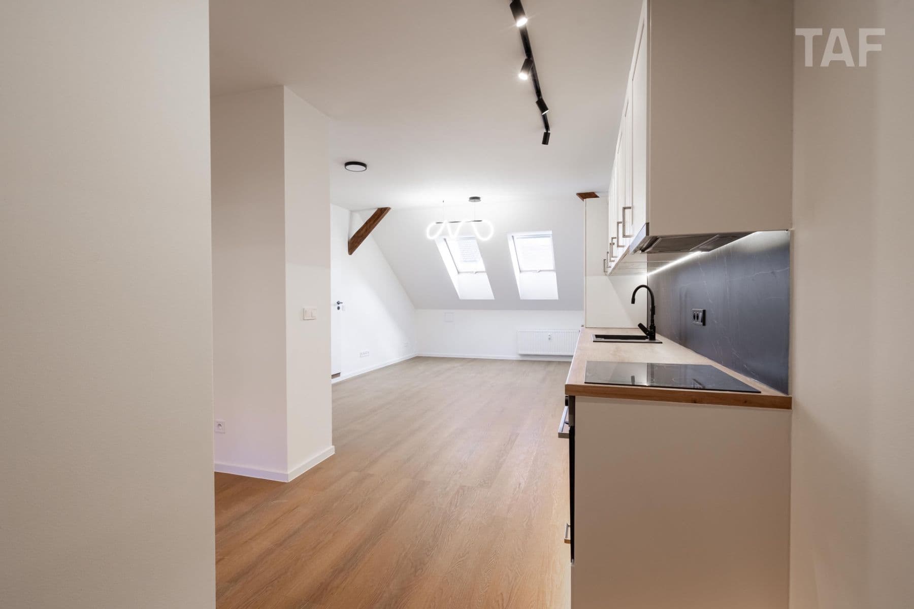 Predaj bytu 3-izbový 81 m², Plzeňská, Praha, Praha Predaj bytu 3-izbový 81 m², Plzeňská, Praha, Praha