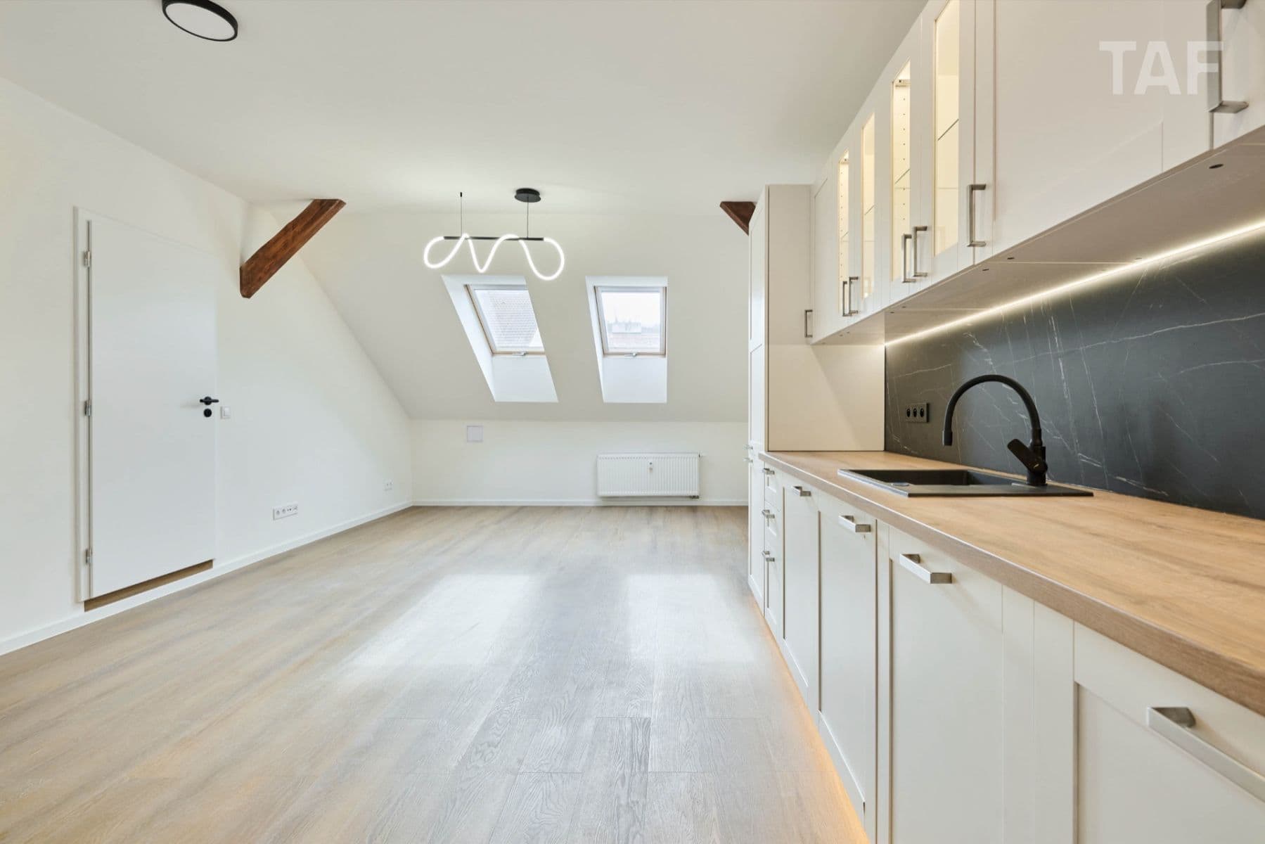 Predaj bytu 3-izbový 81 m², Plzeňská, Praha, Praha Predaj bytu 3-izbový 81 m², Plzeňská, Praha, Praha