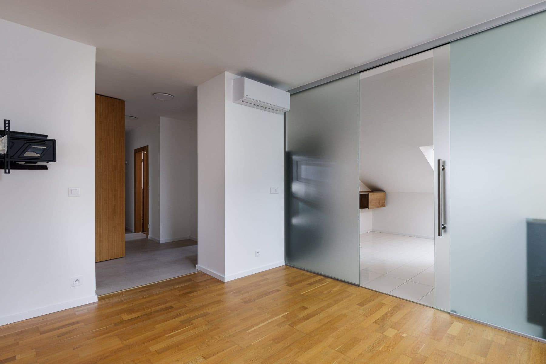 Prenájom bytu 3-izbový 63 m², Na Popelce, Praha, Praha Prenájom bytu 3-izbový 63 m², Na Popelce, Praha, Praha