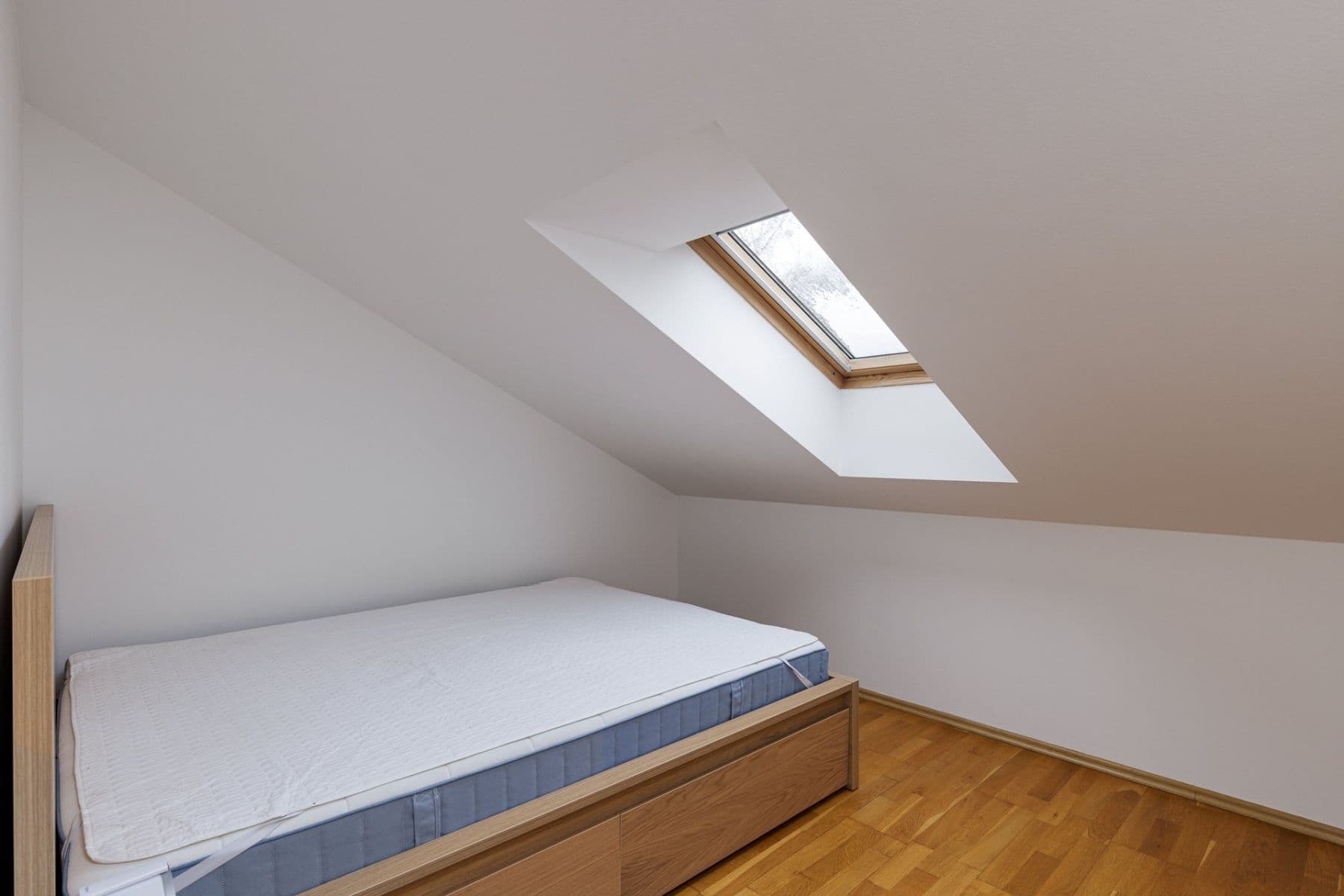 Prenájom bytu 3-izbový 63 m², Na Popelce, Praha, Praha Prenájom bytu 3-izbový 63 m², Na Popelce, Praha, Praha