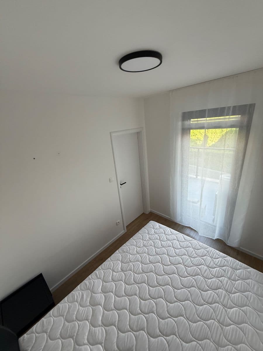 Prenájom bytu 2-izbový 35 m², Bernolákova, Trnava, Trnavský kraj Prenájom bytu 2-izbový 35 m², Bernolákova, Trnava, Trnavský kraj