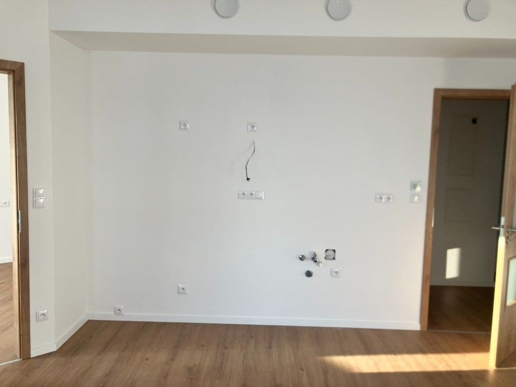 Prenájom bytu 3-izbový 74 m², Brněnská, Šlapanice, Jihomoravský kraj Prenájom bytu 3-izbový 74 m², Brněnská, Šlapanice, Jihomoravský kraj