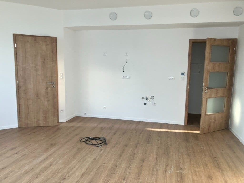 Prenájom bytu 3-izbový 74 m², Brněnská, Šlapanice, Jihomoravský kraj Prenájom bytu 3-izbový 74 m², Brněnská, Šlapanice, Jihomoravský kraj