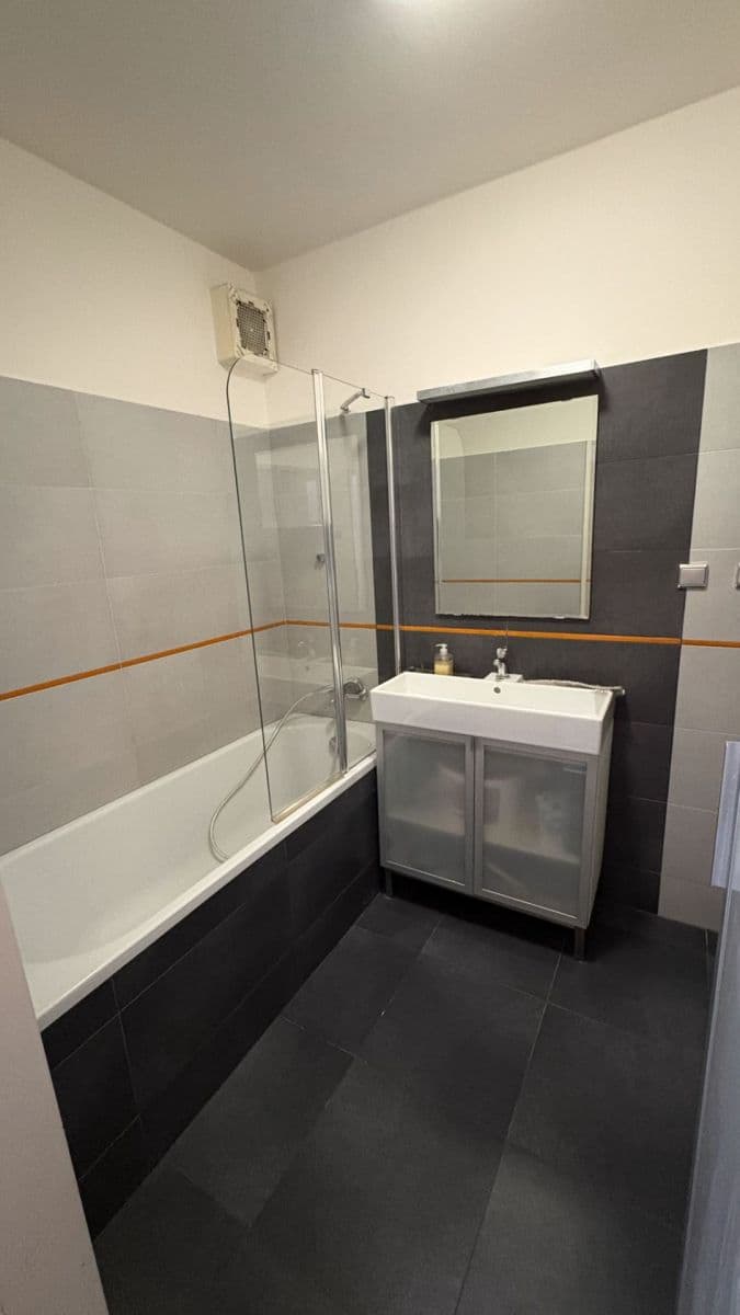 Prenájom bytu 3-izbový 74 m², Vinohradská, Praha, Praha Prenájom bytu 3-izbový 74 m², Vinohradská, Praha, Praha