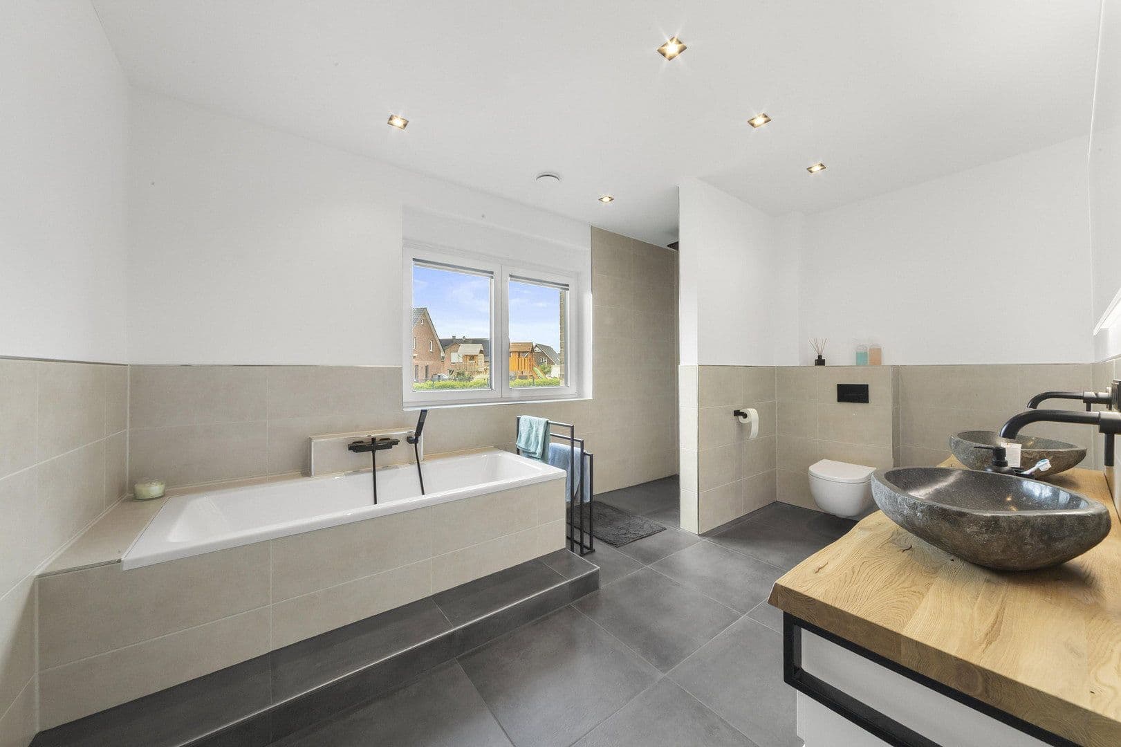 Predaj domu 167 m², pozemek 645 m², Wathlingen, Dolné Sasko Predaj domu 167 m², pozemek 645 m², Wathlingen, Dolné Sasko