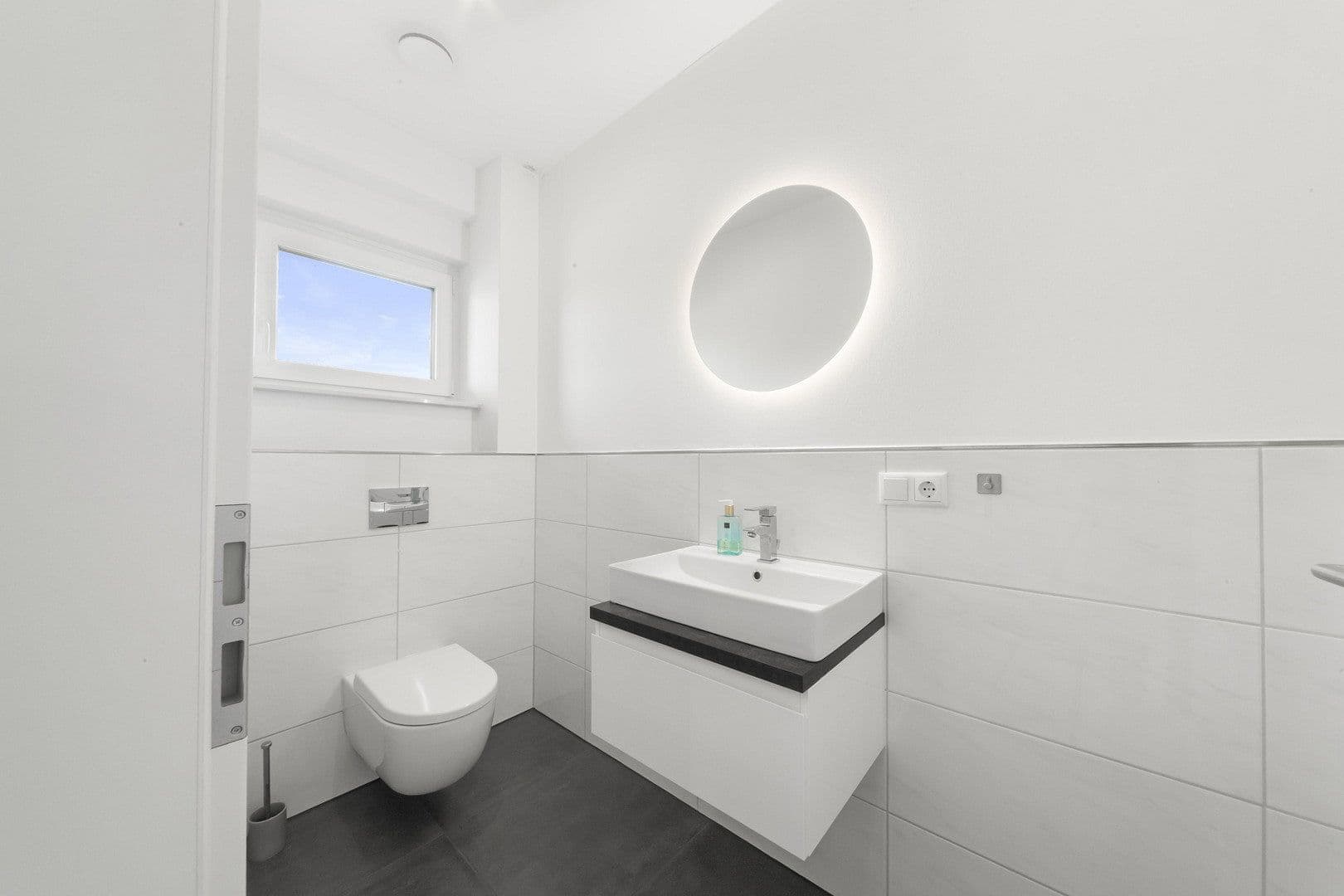 Predaj domu 167 m², pozemek 645 m², Wathlingen, Dolné Sasko Predaj domu 167 m², pozemek 645 m², Wathlingen, Dolné Sasko