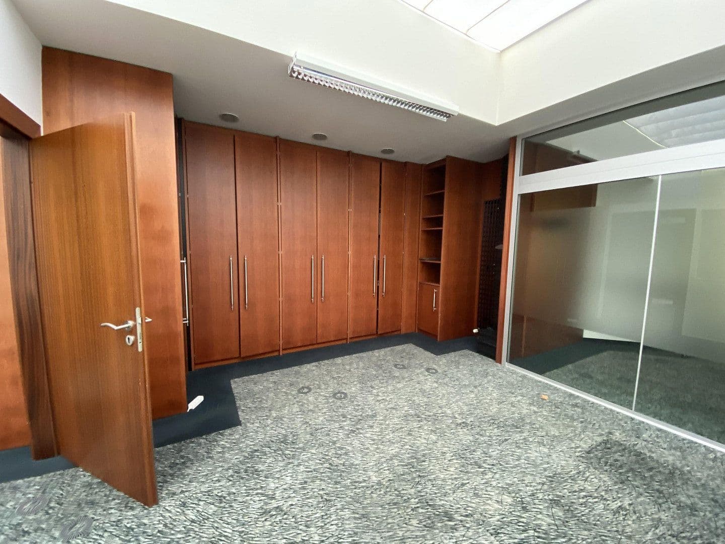 Prenájom kancelárie 105 m², Schwadermühlstr., 3, Cadolzburg, Bavorsko Prenájom kancelárie 105 m², Schwadermühlstr., 3, Cadolzburg, Bavorsko
