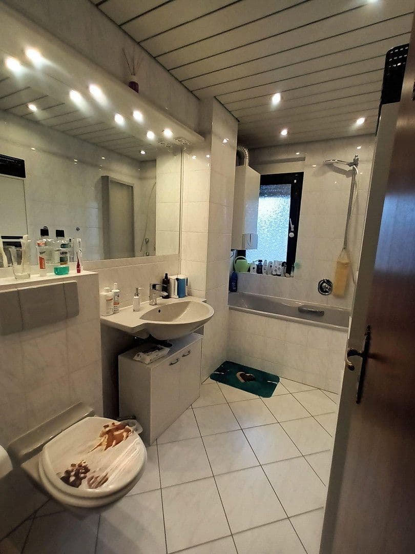 Prenájom bytu 2-izbový 60 m², Köln, Severné Porýnie - Westfálsko Prenájom bytu 2-izbový 60 m², Köln, Severné Porýnie - Westfálsko