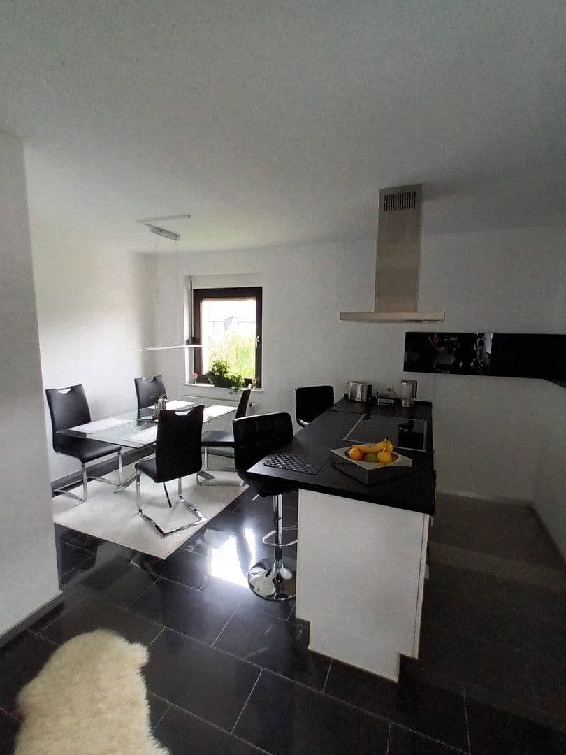 Prenájom bytu 2-izbový 60 m², Köln, Severné Porýnie - Westfálsko Prenájom bytu 2-izbový 60 m², Köln, Severné Porýnie - Westfálsko