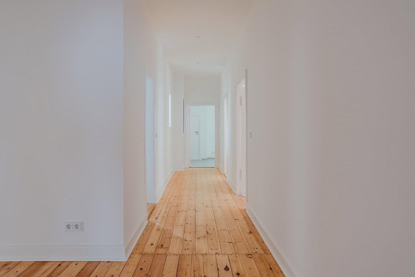 Predaj bytu 4-izbový 148 m², Düsseldorfer Str. 34, Berlin, Berlín Predaj bytu 4-izbový 148 m², Düsseldorfer Str. 34, Berlin, Berlín