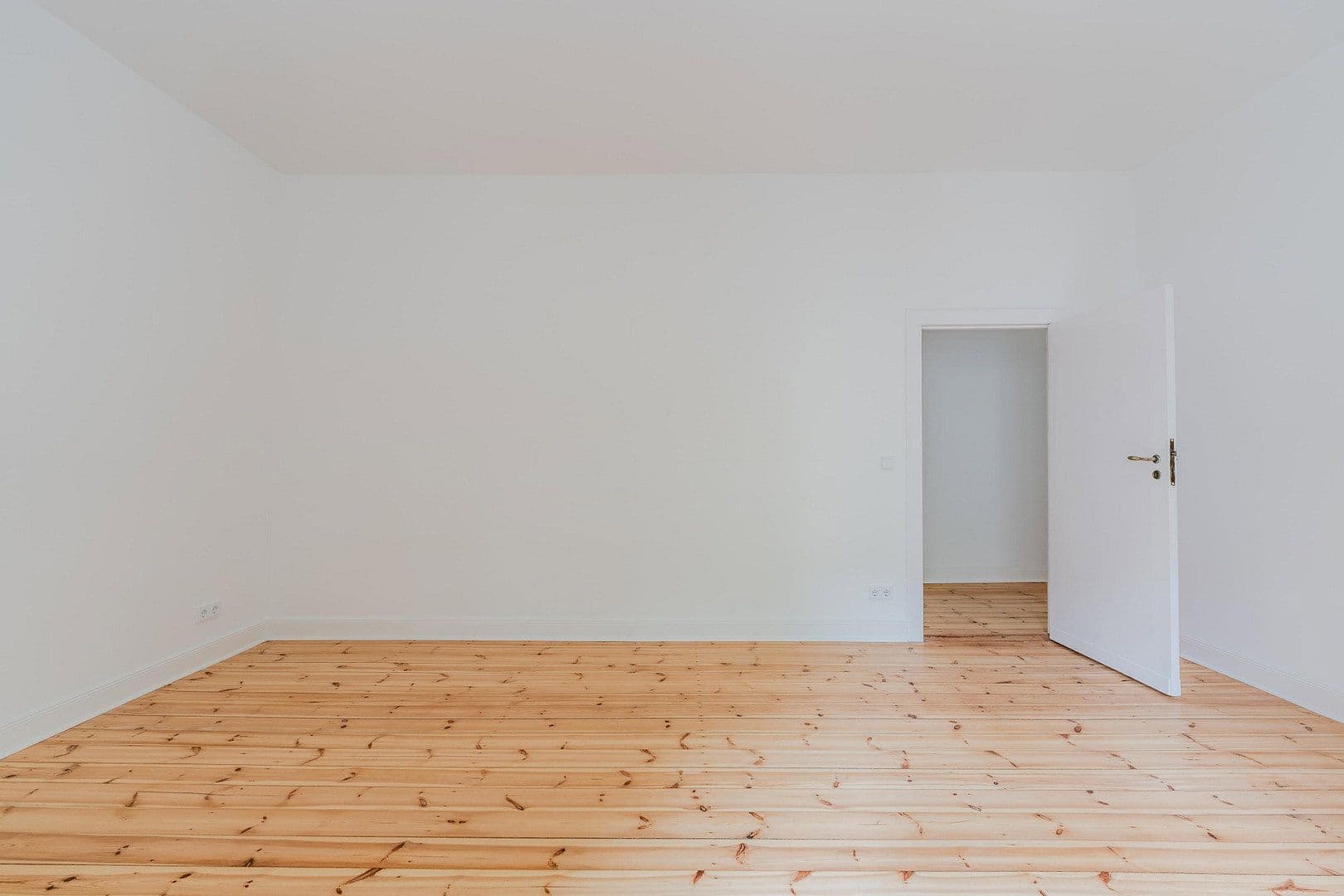 Predaj bytu 4-izbový 148 m², Düsseldorfer Str. 34, Berlin, Berlín Predaj bytu 4-izbový 148 m², Düsseldorfer Str. 34, Berlin, Berlín