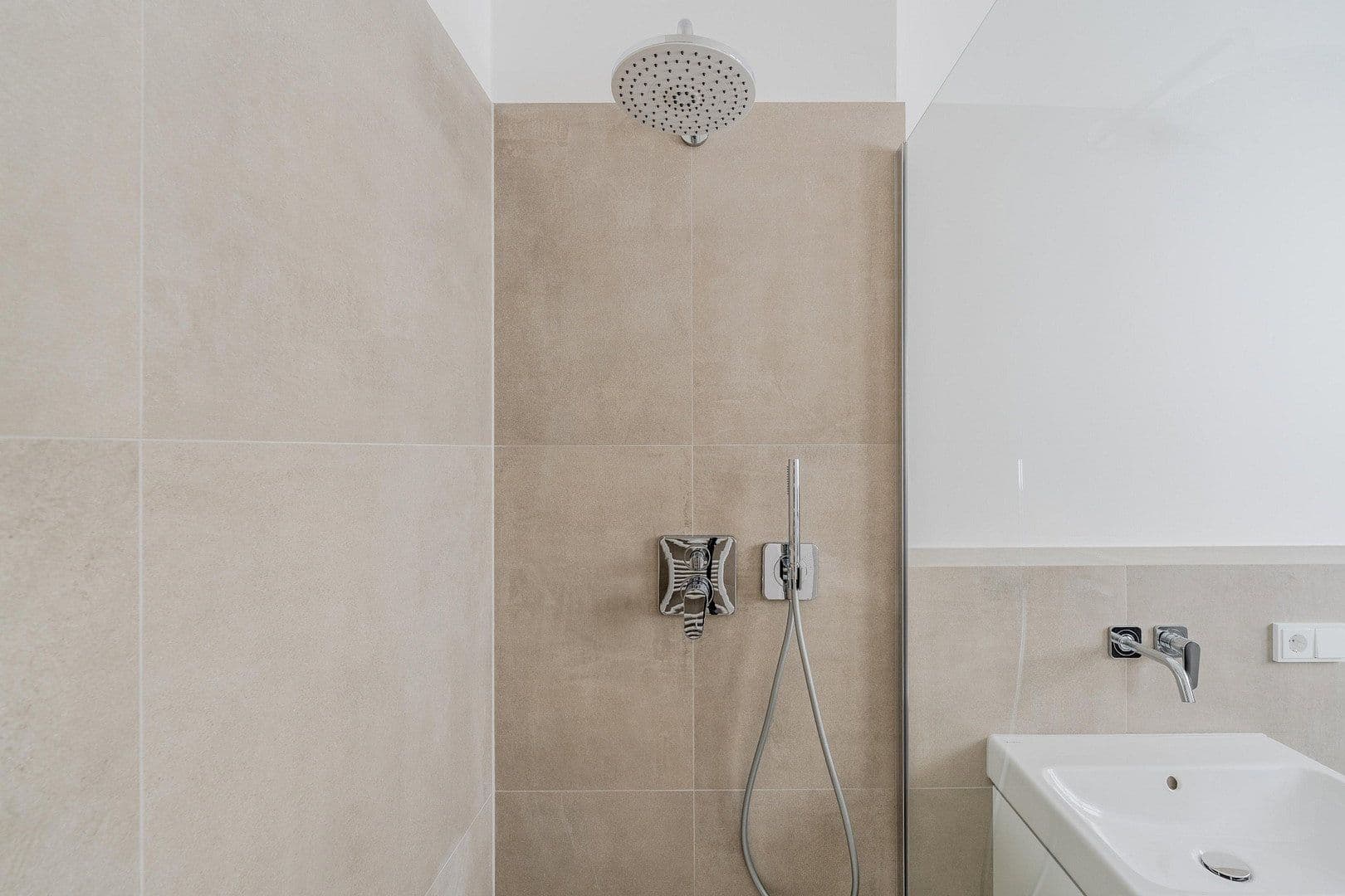 Predaj bytu 4-izbový 148 m², Düsseldorfer Str. 34, Berlin, Berlín Predaj bytu 4-izbový 148 m², Düsseldorfer Str. 34, Berlin, Berlín