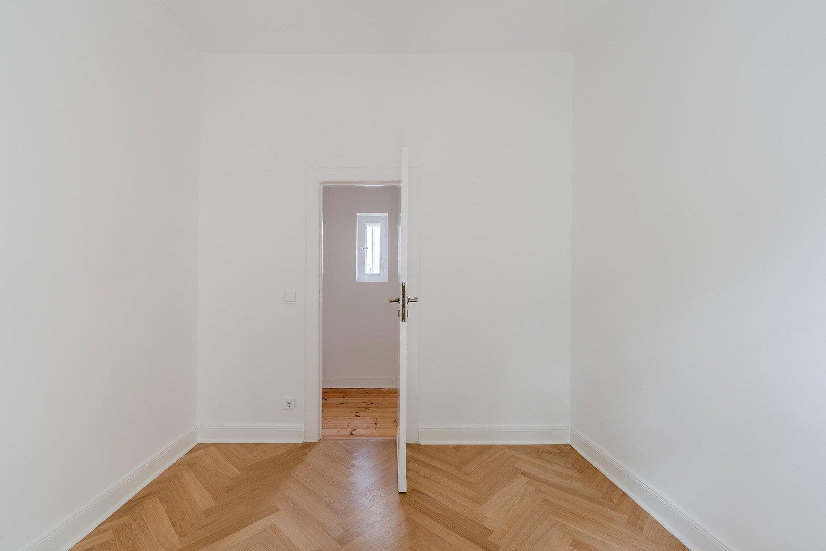 Predaj bytu 4-izbový 148 m², Düsseldorfer Str. 34, Berlin, Berlín Predaj bytu 4-izbový 148 m², Düsseldorfer Str. 34, Berlin, Berlín