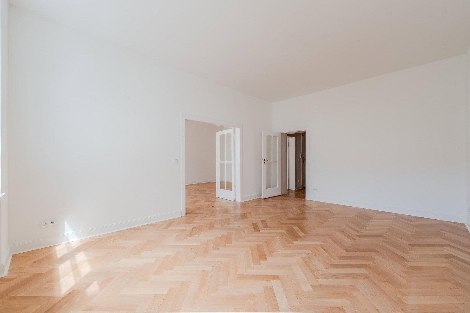 Predaj bytu 4-izbový 148 m², Düsseldorfer Str. 34, Berlin, Berlín Predaj bytu 4-izbový 148 m², Düsseldorfer Str. 34, Berlin, Berlín