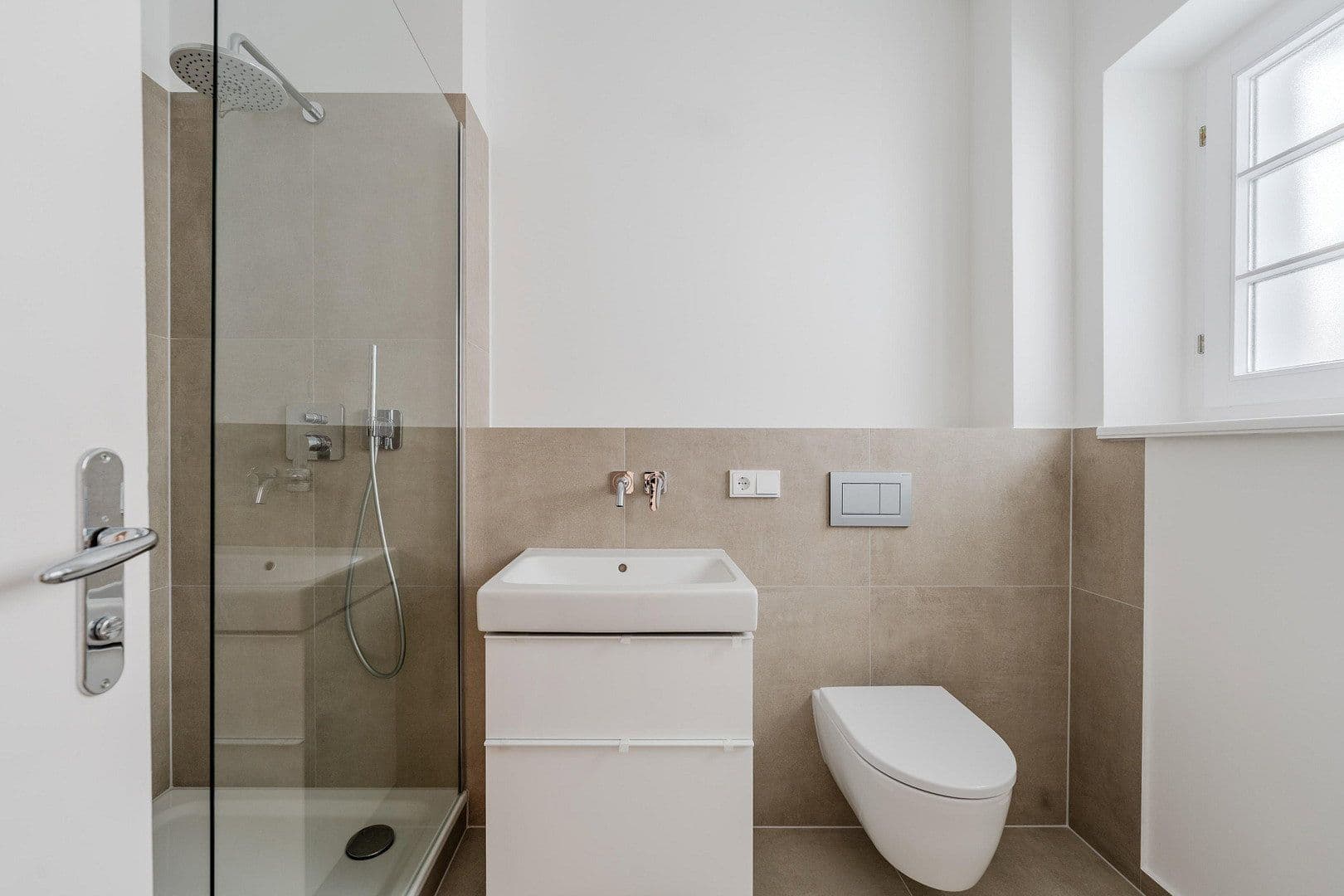 Predaj bytu 4-izbový 148 m², Düsseldorfer Str. 34, Berlin, Berlín Predaj bytu 4-izbový 148 m², Düsseldorfer Str. 34, Berlin, Berlín